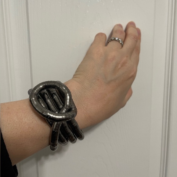 Vintage Bending Gunmetal Tone Jewelry, Snake
necklace, choker, bracelet, art NEW - Picture 5 of 12